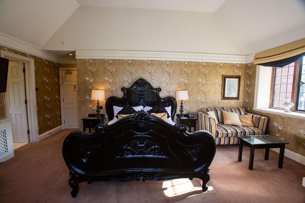 Inglewood Manor Hotel Ledsham  ภายนอก รูปภาพ