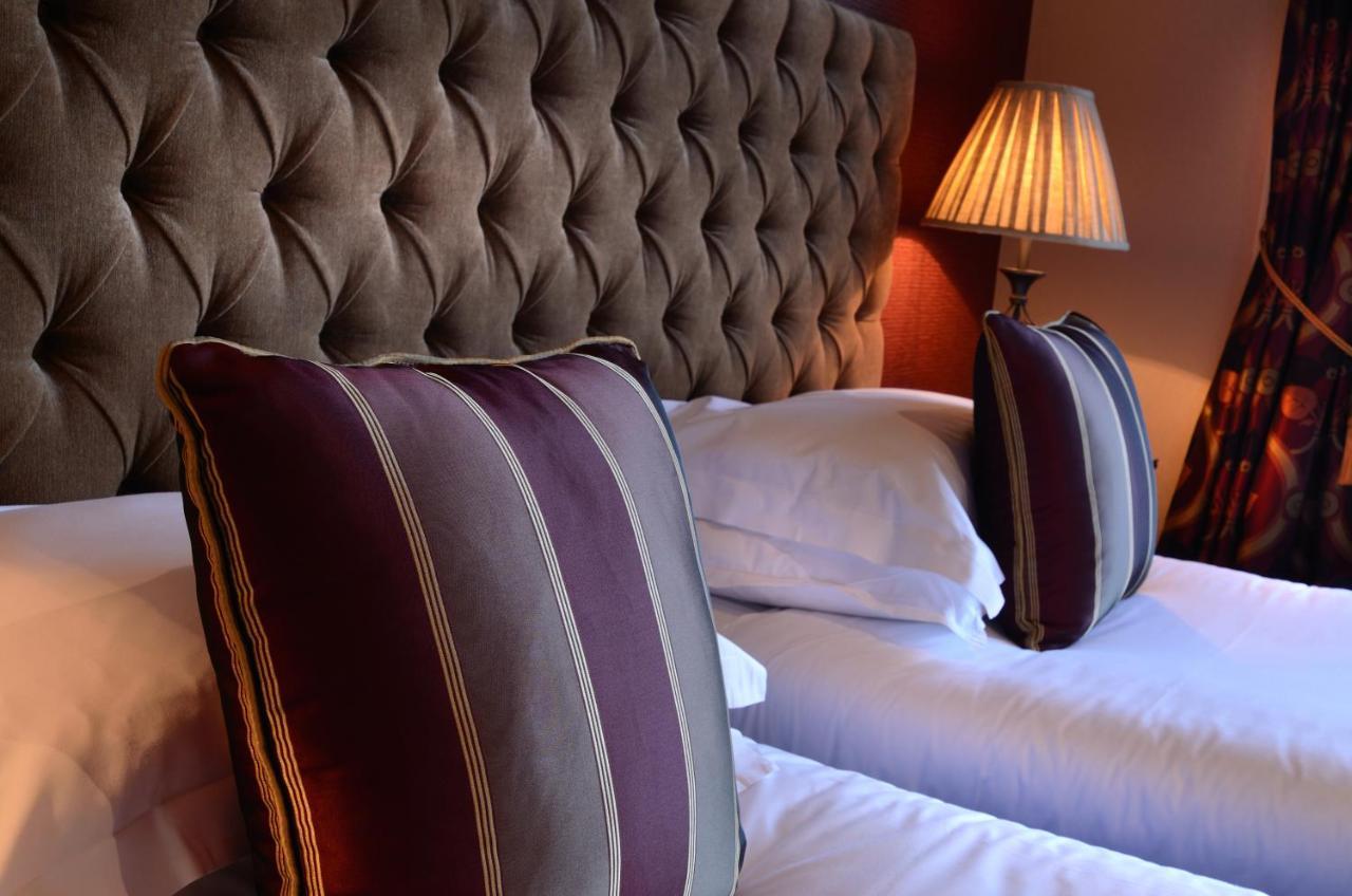 Inglewood Manor Hotel Ledsham  ภายนอก รูปภาพ