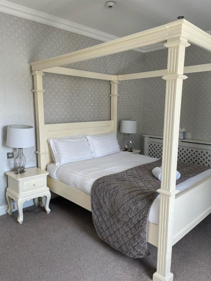 Inglewood Manor Hotel Ledsham  ภายนอก รูปภาพ