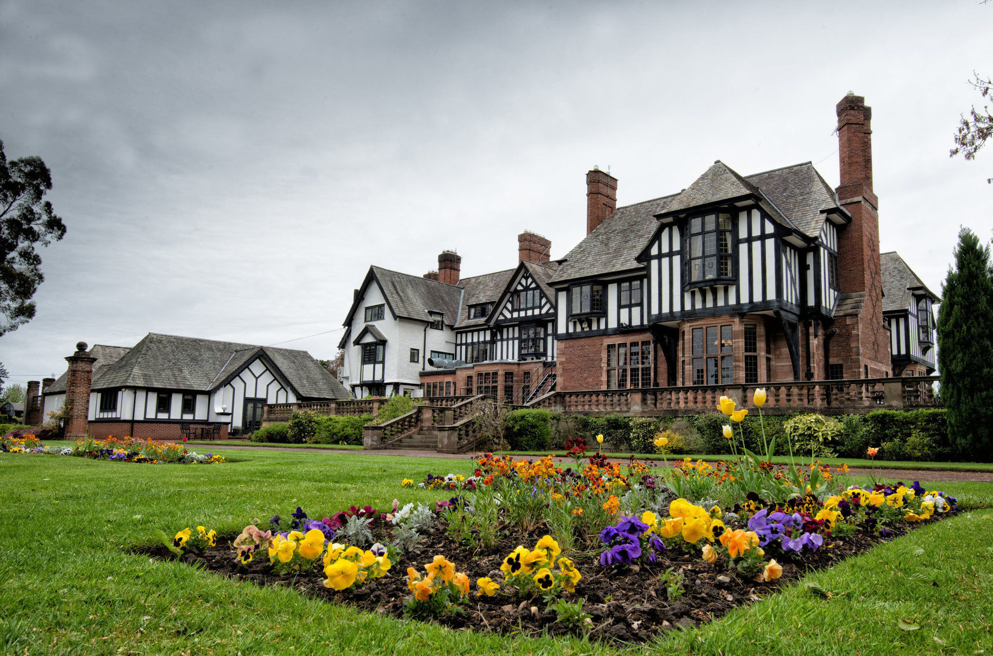 Inglewood Manor Hotel Ledsham  ภายนอก รูปภาพ