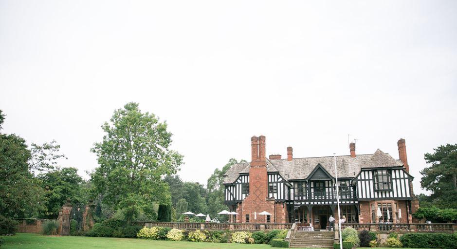Inglewood Manor Hotel Ledsham  ภายนอก รูปภาพ